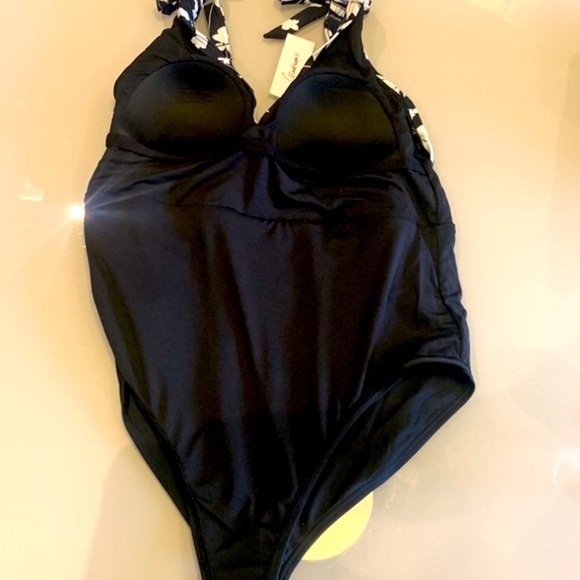 Glowbeam 1 Piece Ruched Black and White Swimsuit Size 1X Tummy Control NWT - Picture 10 of 15